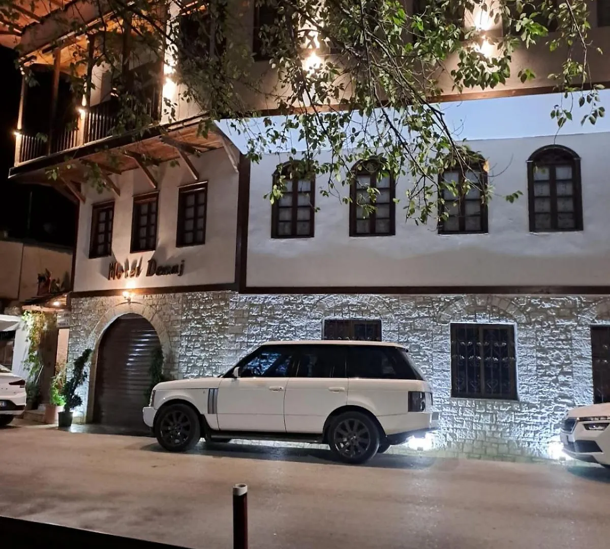 Hotel Demaj Berat 0*,  Albania