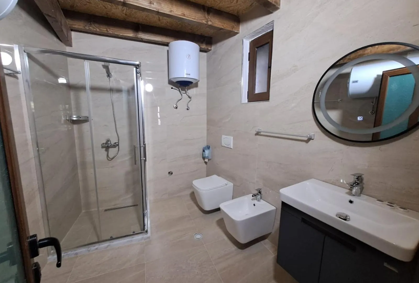 Hotel Demaj Berat Bed & Breakfast