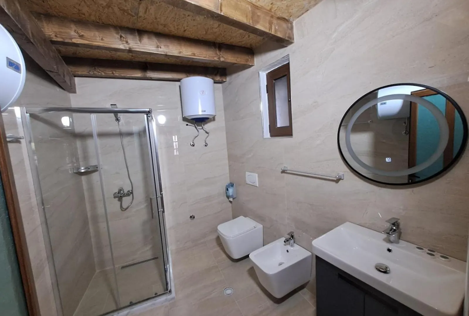 Bed & Breakfast Hotel Demaj Berat