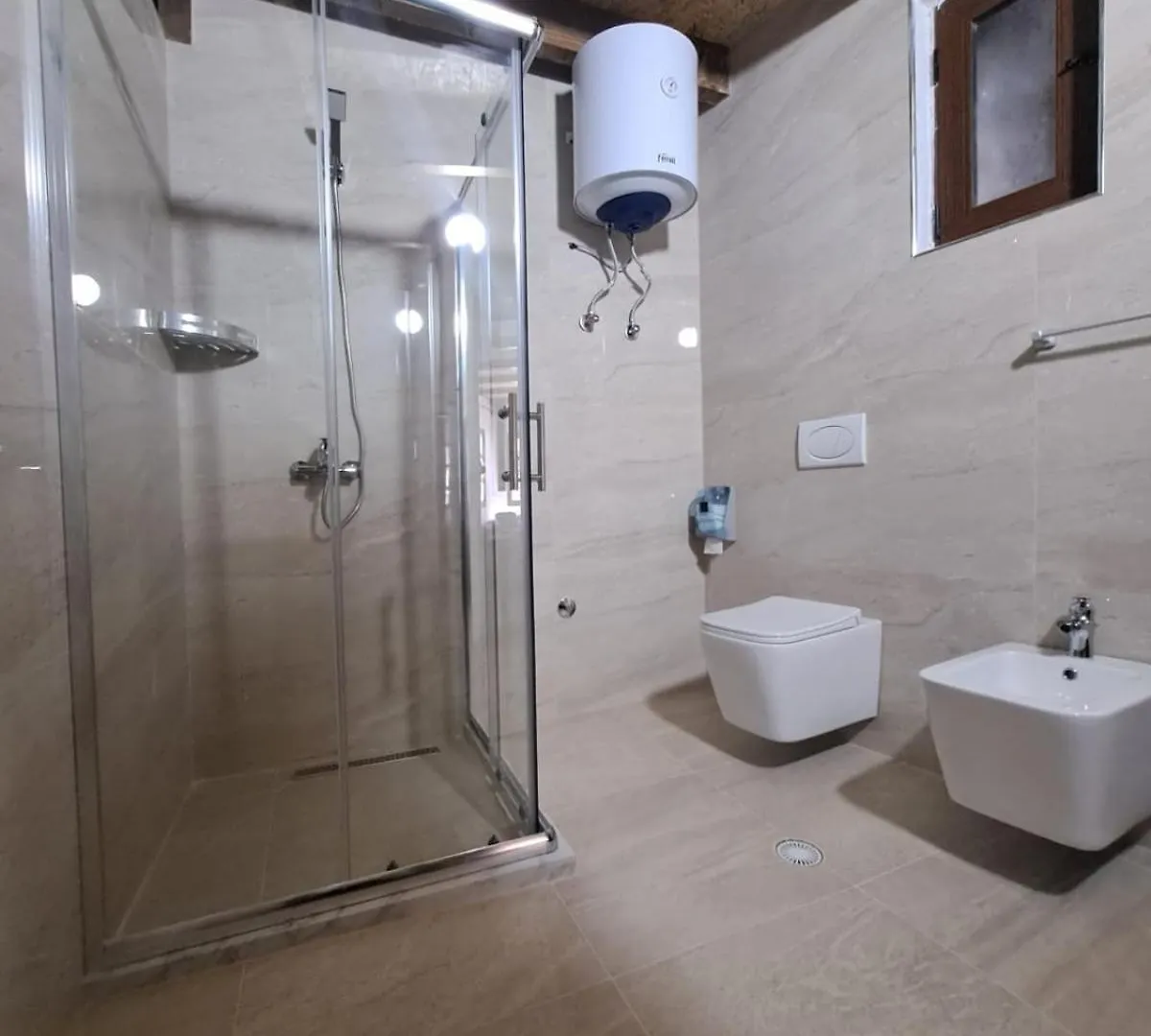 Hotel Demaj Berat 0*,