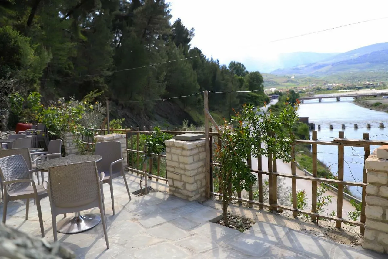 Bed & Breakfast Hotel Demaj Berat