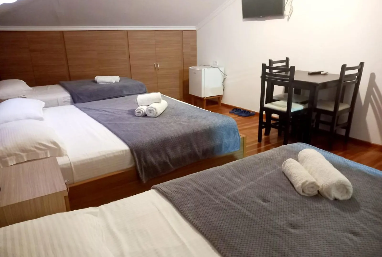 Hotel Demaj Berat 0*,  Albania